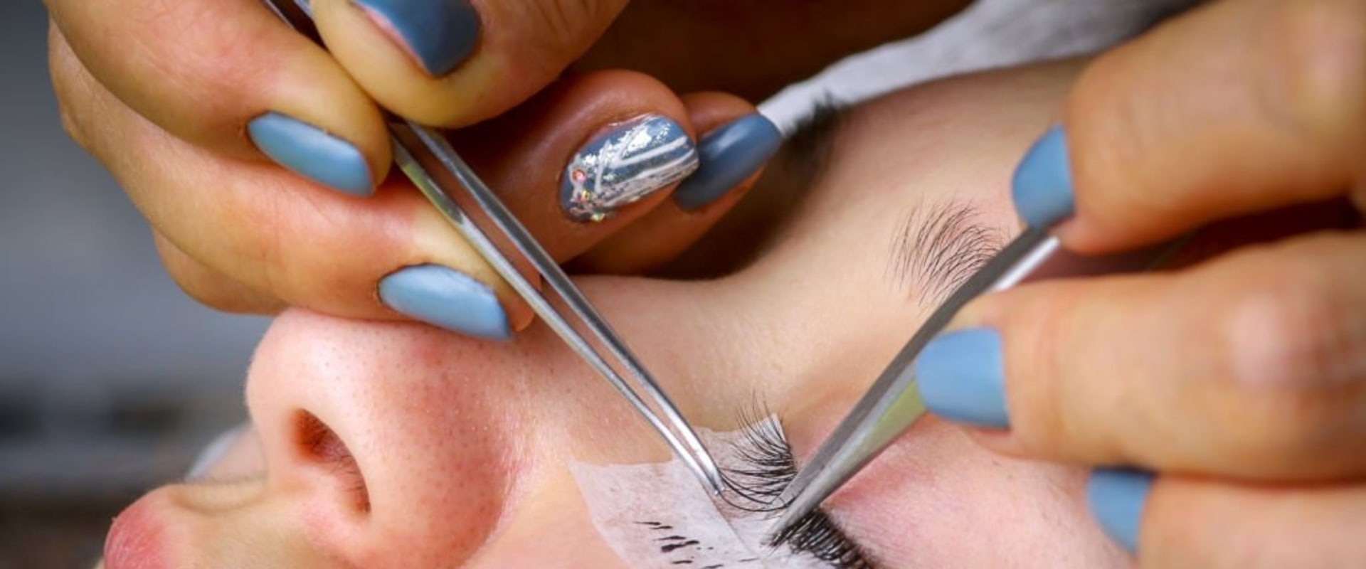 What Causes Eyelash Extensions to Fall Out on the First Day?