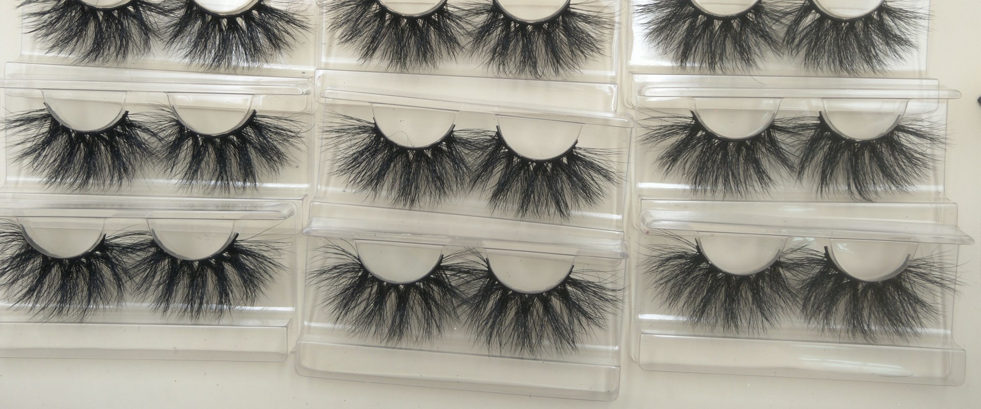 How to Find the Best Eyelash Vendor for Your Business