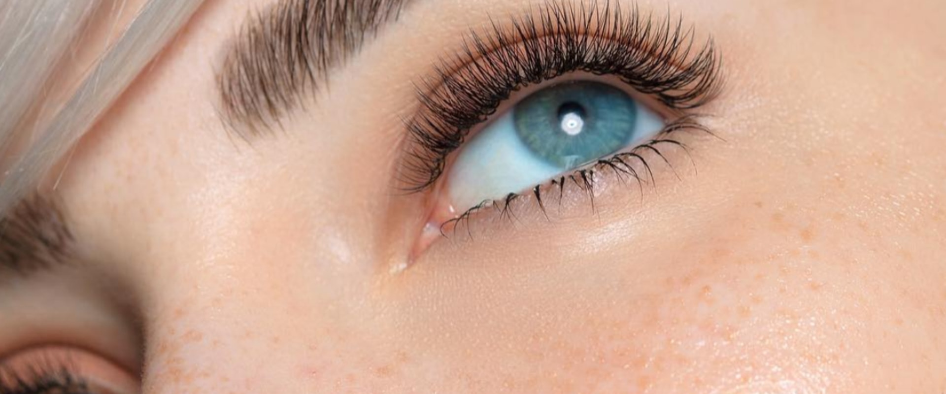 Understanding the Four Stages of Eyelash Growth