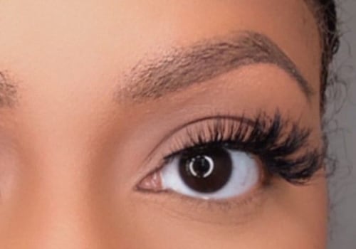 The Pros and Cons of Eyelash Extensions: Is it Worth the Risk?